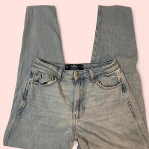 Hollister Ultra High Rise Mom Jean Size 5- 27